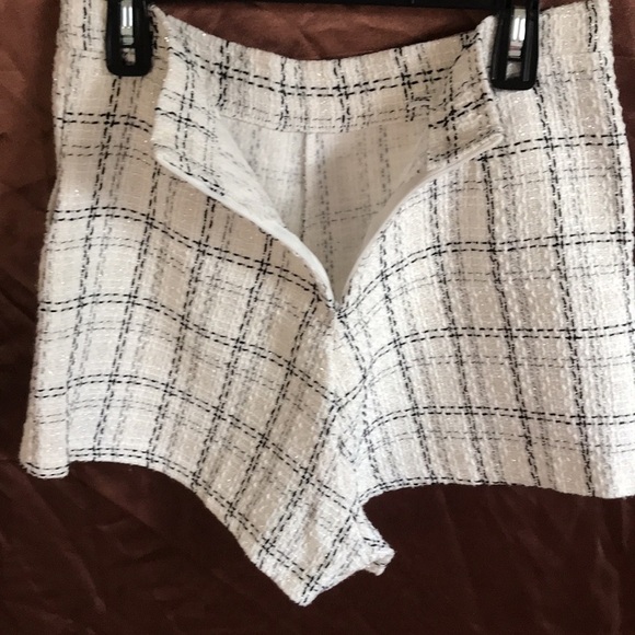 Cream and black with silver threads zip up dressy formal high rise shorts size M - Picture 7 of 15